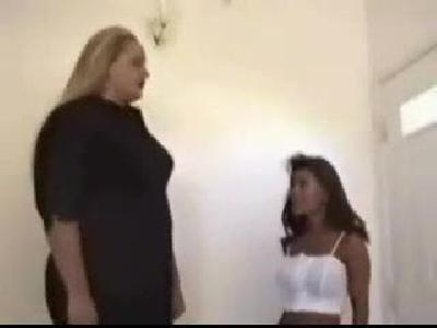 dev kadın