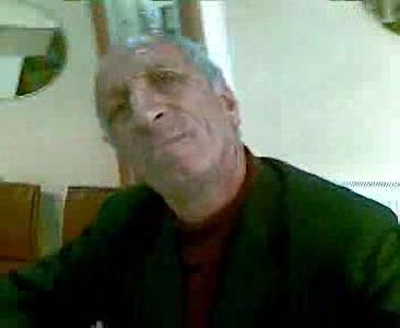 miyavlayan adam